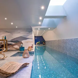 Parister Piscine & Отель